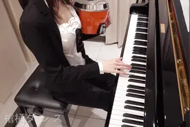 B站音乐区也开始打擦边球？UP苦练十年，却比不过一件低领衣图片