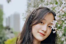 赵薇的“女儿”长大了！才13岁就懂老爹鞋配工装裤，00后最潮穿搭图片