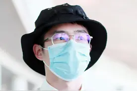 今日份的心动男孩 刘昊然示范校园男神穿搭 是闪闪发光的夏日少年图片