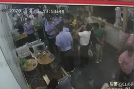江苏扬州十岁女孩作业没完成被妈扔路边！图片