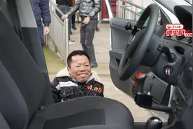 张家界身高1米体重35公斤的男子考驾照，体检被拒！他看到教练车眼睛都亮了图片