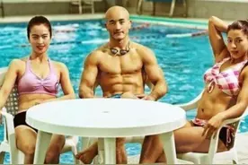 武僧一龙身价过亿，拥有价值千万私人游艇，百万豪车美女相伴图片