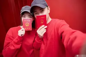 唐嫣临盆在即罗晋难掩激动，戴“鹿角”花式耍帅笑得像个大男孩图片