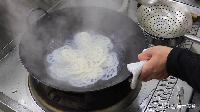 厨师长教你做个凉拌莲藕，毫无保留传授，好吃又漂亮，年夜饭首选