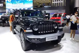 JEEP牧马人升级了！2.0T+新外观，落地48万比卫士帅气图片