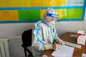 踏破铁鞋检核酸    脚掌红肿袜磨穿-----岭西小学刘新楠图片
