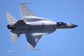 巴铁战斗机再次坠毁，飞行员弹射逃生，JF17枭龙损失已有三架图片