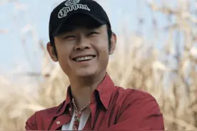 刀郎两任妻子，前妻生下女儿40天后离开，现任却多年不离不弃图片