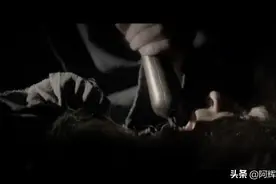 西班牙恐怖片《阴声》，刚搬新家儿子就溺亡，找人来看才知是凶宅图片