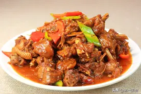 厨师长教你在家炖大鹅，一罐啤酒，一碗香料，鲜嫩脱骨，香辣入味图片