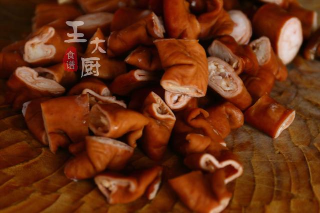 溜肥肠的家常做法，香而不腻，没有异味，下酒下饭都不错