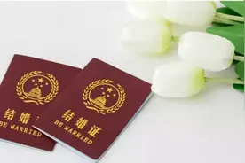 58岁大叔相亲一见钟情，当场拿出工资卡，女方却说不想领结婚证图片