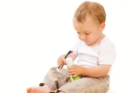婴幼儿头部多汗，喜欢摇头当心癫痫找上门!家长不可不知的小常识!图片