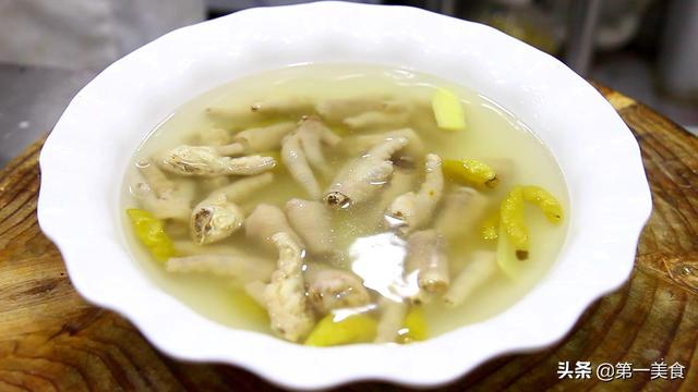大厨教你做泡椒鸡爪，用这个方法泡出来的鸡爪，可以放很久不变质