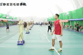 羽毛球老师教你 正手勾球的妙招，让你在前场不再担忧图片