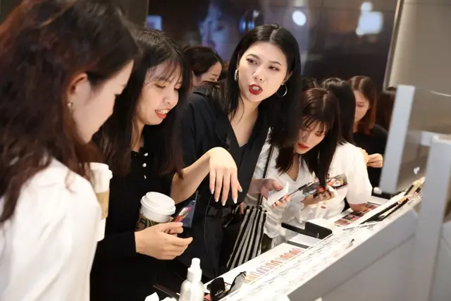 完美日记线下体验店终于开来郑州！新年限定也太可了