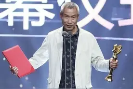 62岁老戏骨约会长发清纯美女，单独吃饭同回酒店，30年婚姻有危机图片