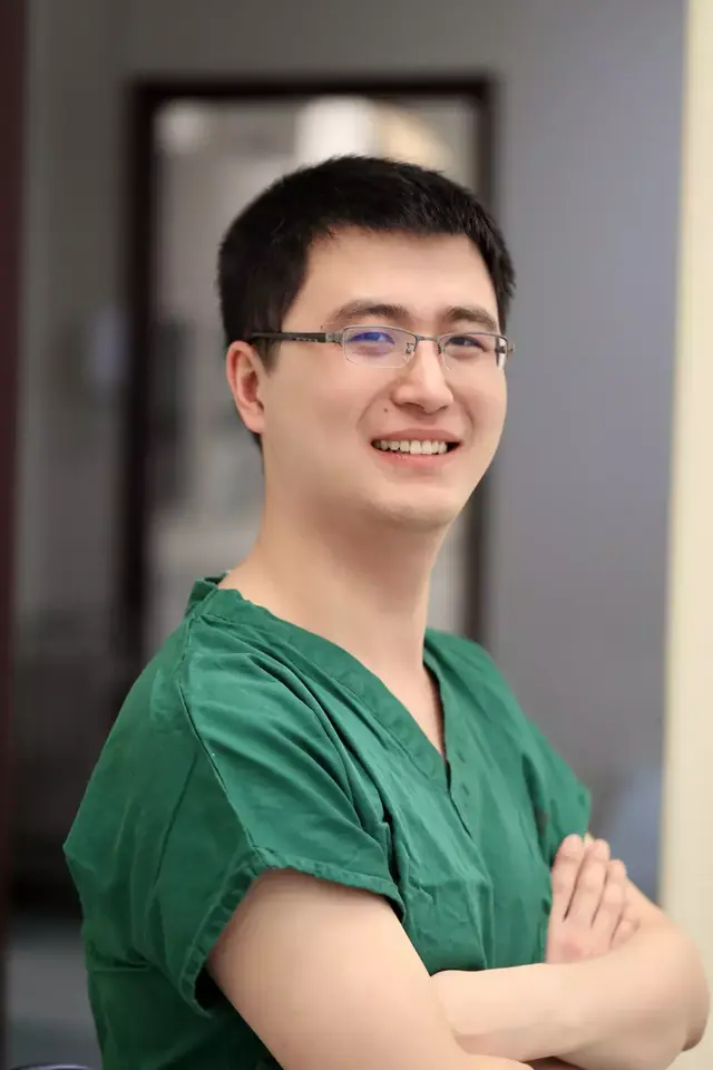 舌头有三块白色角化