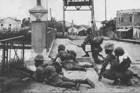 1938年日寇在安徽大屠杀，先叫老百姓自己挖大坑刺杀后直接埋图片