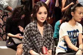 杨幂只不过烫了个拉面头，连“阿姨味”都跑出来，全靠颜值在撑着图片