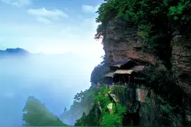 看到武当南岩宫，不禁让人想起当年“北建故宫，南修武当”的记忆图片