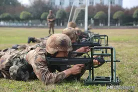 打靶难度升级！原来列兵也不好当图片