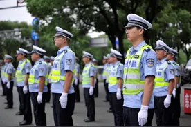 辅警有机会转为事业编，不但工作变得稳定，薪资待遇也有所上涨图片