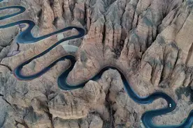 甘肃黄河石林的22道弯，是通往龙湾村的唯一出路，胆大的才敢来图片