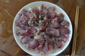 香肠蒸豆腐这样做，鲜美营养易吸收，操作更简单，大人小孩都爱吃图片
