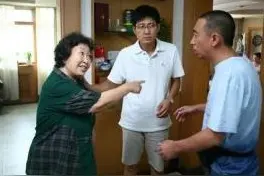 口述：结婚30年，丈夫还想着初恋，死活要离婚，妻子的操作让他怕图片