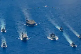 美军围观辽宁号，公开歼15降落航母视频，涉嫌泄密，下令删除账号图片