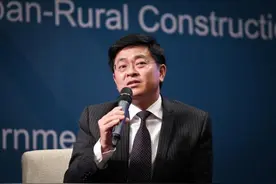 低调的神秘富豪，辞掉铁饭碗创业今获百亿财富，娶了小21岁女明星图片