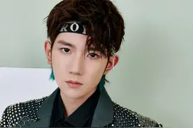 TFBOYS日光旅行七周年演唱会，王源绿色系穿搭细节超用心图片