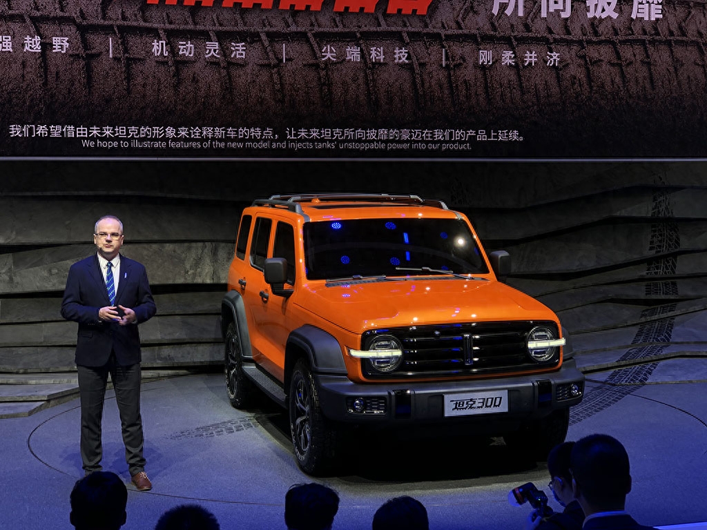 硬派SUV WEY坦克300成都车展发布 配三把差速锁 9种驾驶模式选择