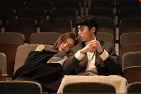 秦岚恋上小奶狗，原来不婚的女人还能这么爽图片