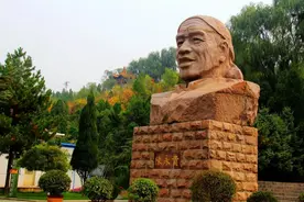 陈永贵墓地：与郭沫若相伴仿照中山陵，墓前228级台阶寓意深刻图片