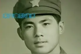 穿军装的朱时茂、陈宝国、王刚，个个精神，最可爱的小兵是郭凯敏图片