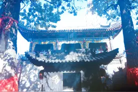 五台山有个“狐仙庙”，庙中还有个洞，摆着张红绣床图片