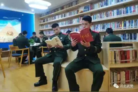 书香军营——让读书成为官兵时尚！图片