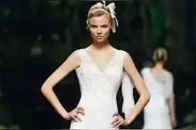 世界上最矮小的新娘，身高仅仅只有0.81米，却嫁给了1.80米的人图片