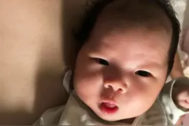 2岁宝宝经常挠头，频繁洗头也没缓解，送医后医生摇头：来晚了图片