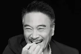 周润发和吴孟达，从穿一条裤衩的兄弟，到相逢不相识的表面朋友图片