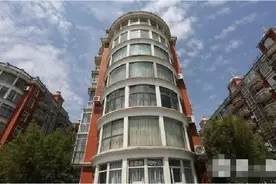 新婚夫妻40万买180°湖景房，房型结构太奇葩，直接吓跑装修公司图片