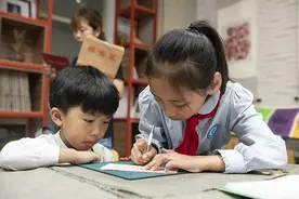 父亲曾被拘役，导致6岁女儿被小学“拒之门外”，这是当代连坐？图片