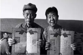 红军夫妻在战火失联，50多年后一位小女孩“牵线”，两人再续前缘图片