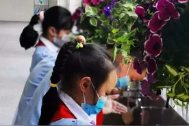 开学第一天，神兽回家笑嘻了！ 家长好奇：难道学校有魔法？图片