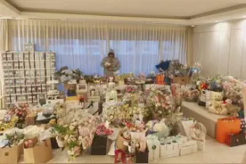 李敏镐高调庆祝33岁生日！豪宅里鲜花礼物铺一地，活像是在摆地摊图片