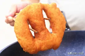 1碗面粉1杯牛奶，教你河南特色早餐炸油饼，酥软鲜香、比油条好吃图片