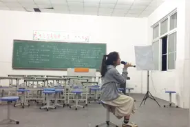 抖音爆红高中生，翻唱《光年之外》，没有声卡，也能唱的那么好听视频封面