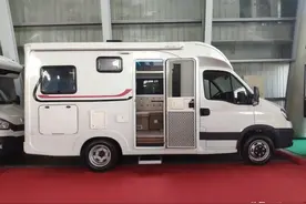 南昌汽车房车展：爱旅途T型房车，200L清水箱+超大储物空间图片